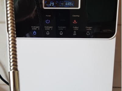 Naukowcy pracują na nowymi metodami nasycania wody wodorem molekularnym .